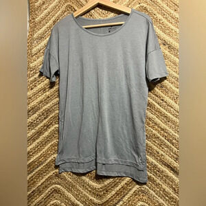 Nike Dri Fit Women's Grey Short Sleeve Tshirt, Drop Tail,Size S,Great Condition